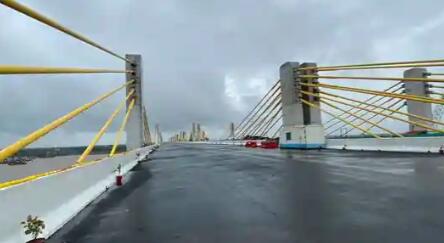 加德卡里说纳尔马达钢桥以创纪录的时间建成