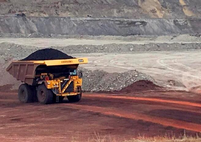 概述艾伯塔人观点的露天煤矿开采报告推迟了一个月