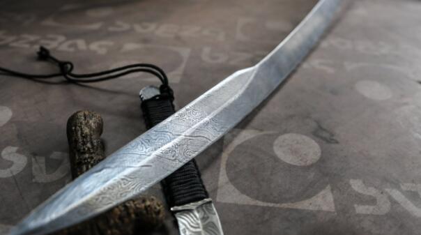 土耳其金属工匠出口手工制作的“大马士革”钢剑