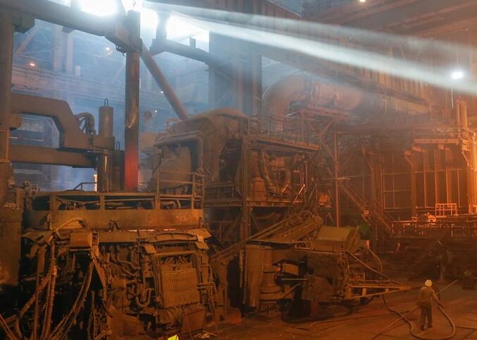 战争和制裁影响卢加诺的钢铁贸易商